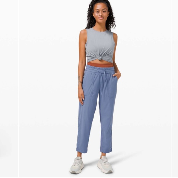 LULULEMON Beyond the Studio Crop Water Drop NWT - Picture 4 of 11